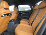 創造的かつ先進的で美しいデザインのAudi車を思う存分堪能してください。