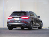 Audiが指定する独自の条件を全て満たした車だけが、認定資格を持つテクニシャンの手による100項目にも及ぶ点検・整備のプロセスを受け、お客様のもとへ届けられます。