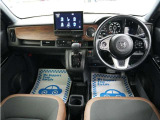 運転にかかわる様々な操作を安全に行えるように視点移動が少なく、操作性に配慮されたスイッチ類が凝縮されたコクピットです。