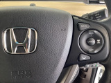 ハンドルにHondaセンシング系のクルーズコントロールやレーンキープアシストなどのスイッチが装備されています。ハンドルから手を離さず安全に操作できます。