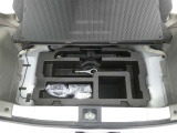 【車載工具】タイヤ交換には必需品ですね!万が一に役立つ工具です。緊急時に備え、使い方をしっかり覚えておきましょう。