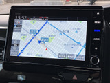 道路や周辺の施設が地図上に表示され、現在地を確認しながら目的地へのルートを設定できます。見やすい画面で周辺情報を把握しやすく、初めて訪れる場所へのお出かけにも役立ちます。