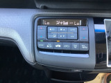 オートエアコンで、毎日のドライブを快適に。温度、風量を自動で調整し、理想的な車内環境を提供します。プラズマクラスター技術搭載の、フルオートエアコン。空気の浄化や脱臭に効果があります。
