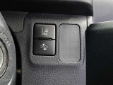 衝突被害軽減ブレーキ&車線逸脱抑制機能で安全運転のサポートをしてくれます※あくまでも補助的な装置なので安全運転を心がけましょう。