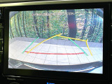 【バックカメラ】駐車時に後方がリアルタイム映像で確認できます。大型商業施設や立体駐車場での駐車時や、夜間のバック時に大活躍!運転スキルに関わらず、今や必須となった装備のひとつです!