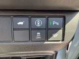 横滑りを抑制し車の姿勢の安定を図るVSA機能、車庫入れや縦列駐車など狭い場所でも安心な障害物センサー搭載。運転席とリアゲート本体に開閉スイッチを装備し、とても便利な電動リアゲート!