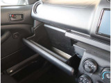 【グローブBOX】車検証、メンテナンスノート等収納できます。