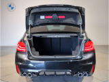 ☆BMWは大きな荷物を積む際、トランクから後席を倒していただくことが可能です。なのでわざわざ後席のドアを開けて後席を倒しに行く必要は御座いません☆