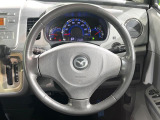 インテリアに合わせたデザインのステアリングは、運転される方のことも考え、運転しやすい形状、大きさです。是非一度、実際に触ってお確かめください。