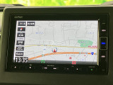 現在地周辺の道路や地名を画面で確認でき、目的地までの道順を把握する際に便利です。縮尺や表示内容を見ながら、慣れないエリアでも行き先を確認しやすくなっています。