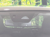 【i-ACTIVESENSE】走行中に前方の車両等を認識し、衝突しそうな時は警報とブレーキで衝突回避と被害軽減をアシスト。より安全にドライブをお楽しみいただけます。