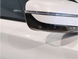 【BMWミラー】視認性の高いスタイリッシュなミラー。自動防眩機能も付いており夜間のドライビングをサポートします。