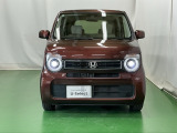 LEDヘッドライトを装備しています。LEDヘッドライトはとても明るく、雨の日や夜間走行も安全・安心です。オートライトコントロール付きで周囲の明るさに応じて自動で点灯・消灯します