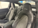 内装色は、 ブラックレザーとRace-Texの組み合わせ。ステッチは GTシルバーです。