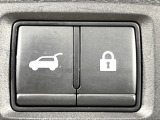 【パワーバックドア】スマートキーや運転席のボタンを押すだけでリアゲートが自動で開閉します!荷物を持っている時や、高い位置にあるバックドアを閉める際に便利な機能です♪