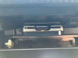 ETCの車載器です。カードを差し込む口が手前を向いています。