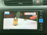 テレビ番組を画面で視聴できる装備です。停車中の休憩時間や待ち合わせの合間に、車内でニュースや番組を楽しめます。映像視聴は安全に配慮し、停車時にご利用ください。