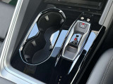 Audiのシフトレバーは、その車のトランスミッションに合わせて異なるデザインと機能を持っており、運転の楽しさと快適さを追求しています。