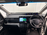 見通しの良い運転席回りとなっておりますので安心して運転をして頂けます!窓が大きいので明るく開放的な室内です