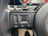 運転中も視線を外さずチャンネルやボリューム調整可能、安心便利なステアリングスイッチ付き!