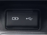 USB接続により外部オーディオと連携する事が出来、車内で音楽を楽しむ事が出来ます。