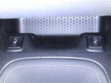 運転席と助手席にシートヒーターを装備しております。