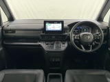 ★いつでも気持ちよく運転できて、使い勝手のいい収納や体をケアするシート、細部にまでこだわったインテリア♪