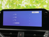 FM・AM・テレビ・交通情報が一覧で表示され、使いたい項目を選びやすい画面です。メニューが整理されているため、音声や情報の切り替えも迷いにくく、日常で便利に活用できます。