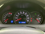 速度やエンジン回転数、燃料残量などを運転席前方で確認できるメーターです。表示がそれぞれ分かれており、運転中に必要な情報を把握しやすい配置です。