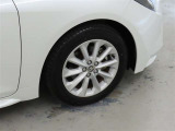 装着タイヤサイズは、205/55R16です。純正アルミホイールを装着しております。