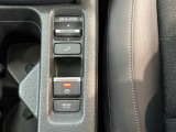 電子制御パーキングブレーキは信号待ちでも便利。いつもより運転がラクになるはずです。