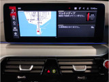 【ⅰドライブナビゲーション】文字情報も鮮明に表示する高解像度カラーディスプレイを採用。視認性に優れた地図デザインと特徴的な建造物を目印にした描写表示で現在位置を把握できます。地図データの更新も可能です