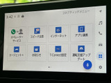 各種サービスやアプリ連携などのメニューが並び、必要な項目を画面から確認しやすい構成です。目的に応じた機能へアクセスしやすく、日々の移動をサポートする便利な装備として活躍します。