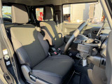 運転席シート廻りは使用感も少なく、良好な状態となっています。前オーナー様が丁寧に使っていたことがよくわかりますね。
