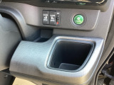 【eコンスイッチ】低燃費運転をサポートするECONモード。スイッチをONすると、エンジンやトランスミッション、A/Cなどを協調制御し、燃費の向上に貢献。エコドライブの効果を高めます。
