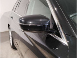 BMWのミラーは車種によって異なりますがレーンチェンジウォーニングが装備されております。詳しくは当店スタッフまでお問い合わせくださいませ。