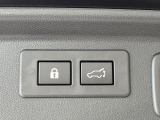 【パワーバックドア】スマートキーや運転席のボタンを押すだけでリアゲートが自動で開閉します!荷物を持っている時や、高い位置にあるバックドアを閉める際に便利な機能です♪