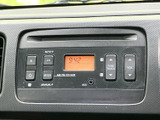 AM・FMラジオやCD、AUXに対応したオーディオを装備。ボタンに機能が表示されており、選局や音量調整も直感的に行えます。通勤やお出かけの移動時間を快適にお楽しみください。