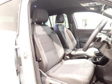 楽な姿勢で座ることが出来るので長時間の運転でも疲れにくいですし体もぶれにくいですよ。