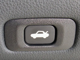 ボタン一つでトランクオープンが可能!車内から操作できる為、非常に便利な装備の一つとなります!