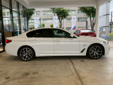 BMWを熟知したメカニックによる、360度の納車前点検。ドイツ本国と同様の教育・訓練を受けたメカニックが徹底的に点検、整備した後にお客様にお引渡しします。