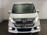 【HID】ディスチャージヘッドライトが装備されています。夜間走行時や雨の日に明るく安全に前方を照らすことが出来ます。対向車からも見えやすいので相手に接近を知らせることも出来ます。