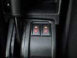 運転席・助手席にはシートヒーター付きです。