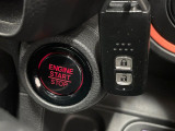 【Hondaスマートキー】カバンやポケットに入れたままでもドアの施錠・解錠が可能なスマートキーを装備。エンジンのオン・オフ時もカギを取り出す必要が無いからとっても便利です♪