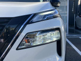 LEDヘッドライトです。シャープな白光色のLEDランプを採用しました。人気の車ですので、お問い合わせはお早めに!