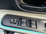 運転席の窓のスイッチです。AUTOのスイッチと、窓をロックするボタンが付いています。