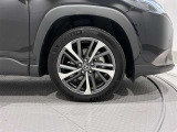 タイヤサイズは(225/50R18)で純正アルミホイールです!