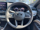 操作性の良いハンドルで運転中のストレスも軽減されます。