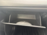 【グローブボックス】大容量のグローブボックスです!!車検証ケース他、日頃使う小物類の収納スペースもたくさんあります!