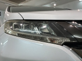 LEDヘッドライトは、点灯の瞬間から最大光量を発揮し、突然暗くなるトンネルなどでの安定感を高めます。